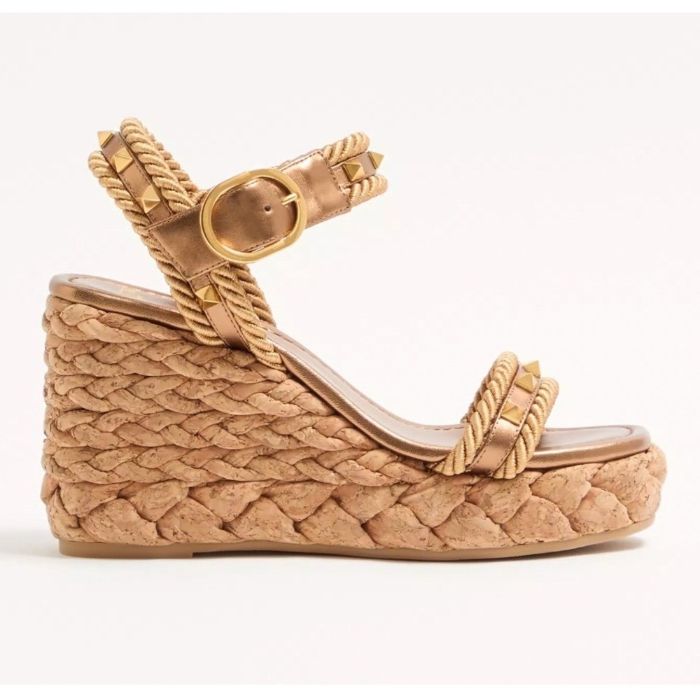 Valentino Garavani Rockstud Wedge Sandals Laminated Calfskin Gold 8.5/ 39  Nw/oT